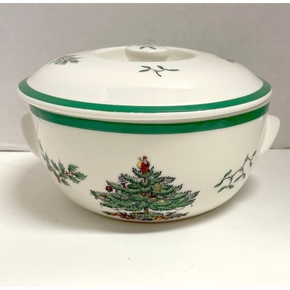 Vintage 1997 Spode Christmas Tree 1 Qt Covered Casserole Made in England No Box